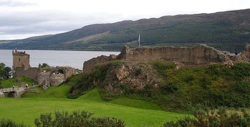 Urquhart Castle flickr @lyng883